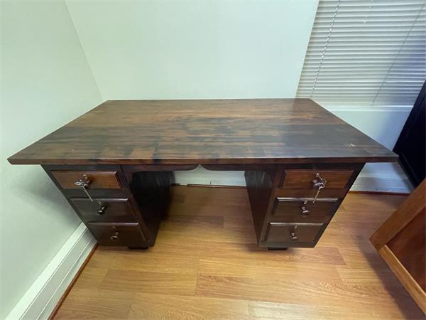 ~/upload/Lots/38524/tdqos3ewg4b36/LOT 015 VINTAGE STUDY DESK_t600x450.jpg